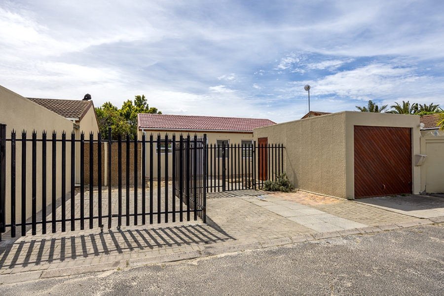 3 Bedroom Property for Sale in Table View Western Cape